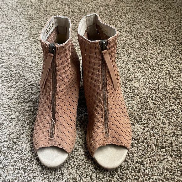 Woven leather booties - Picture 2 of 4